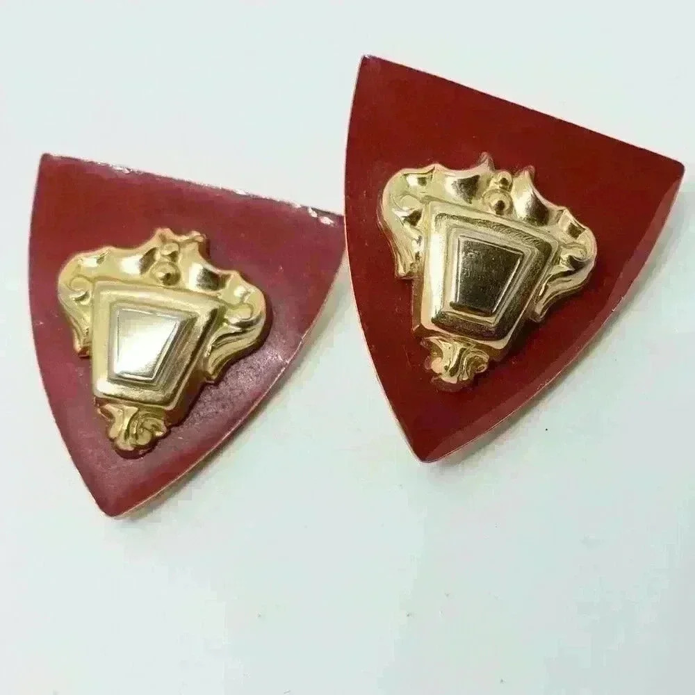 Vintage Earrings Cherry Red Gold Shield Knights Pierced Celtic Crest Queen King